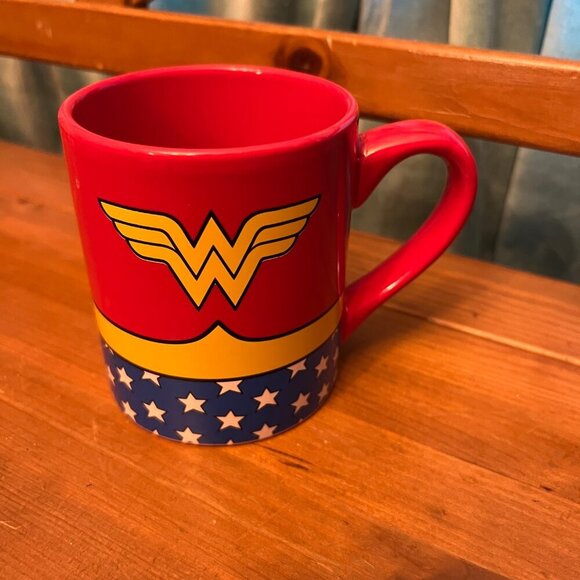 Wonder Woman Ceramic Mug 14oz - Embrace Your Inner Superhero With Every Sip silv - Picture 1 of 7